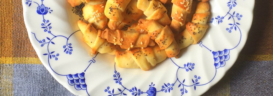 Лесни и експресни соленки с извара - бърза и икономична рецепта за вкусни домашни соленки от Cherry Bakery
